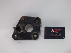 SOPORTE ESTRIBO DEL IZQ SUZUKI INTRUDER 250 LC 2000/2004